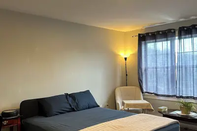 Image de Private Master Bedroom w/ Bath