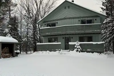 Image de Snowy Summit Ski Chalet- Where Mountain Memories Begin