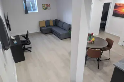 Image de Design your stay: private suite, configurable rooms, minutes from shops.