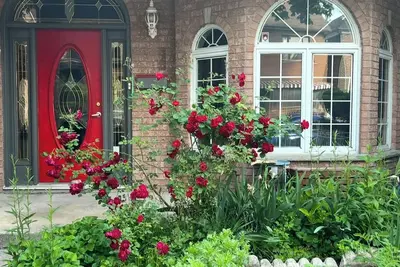 Image de A Cozy & Bright Apartment w/ Terrace-Friendly Neighbourhood Downtown Toronto