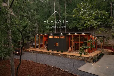 Image de New Wellness Cabin - Sauna - Plunge - Hot Tub - Ev Charger
