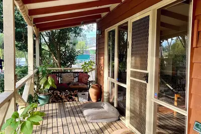 Image de Namastayz is surrounded by mountains, 700m from pondage, Lake Eildon 5min drive