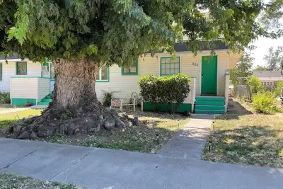 Image de Comfy Abode, pet friendly 3 bedroom apartment in Mountain Home with WiFi and Ac.