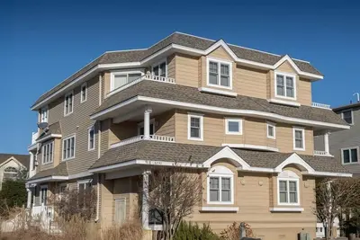 Image de Charming Avalon Townhome with Bay & Sunset Views, Steps to Guarded Beach