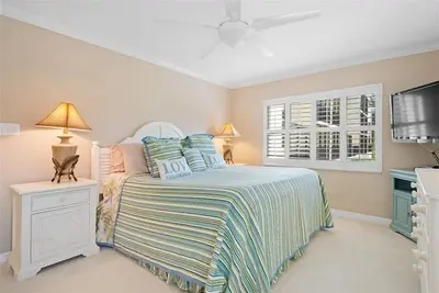 Image de Sea Oats 151 - End Unit - Elevators = Beachfront, End Unit - Tennis