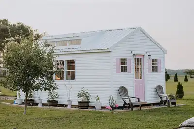 Image de Charming off grid cottage near sports at the beach and local oceans