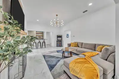 Image de New Lush Haven 4br Pool, Games, Near Lake & Dfw