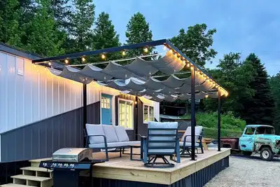 Image de Tiny Tin Haven • Mountain Views + Private Deck