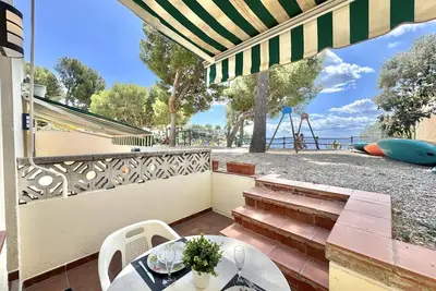 Image de A25. Studio à bord de mer avec parking privé