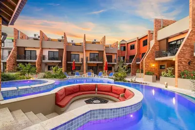 Image de Walk to Beach & Ritz w/ 3br at Porta al Sole 12 by Bocobay