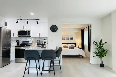 Image de 0. 3 Miles to Space Needle! 2Br/2Ba Belltown Condo w/ Free Garage Parking + Ac