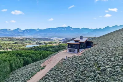 Image de Luxury, Serenity, and Breathtaking Views Await