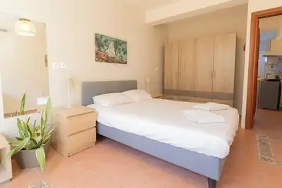 Image de Alexandra's apartment - 5 min walk to the beach