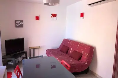 Image de Appartement Calme Climatisé avec Parking Proche Centre et Plage pour 4 Pers