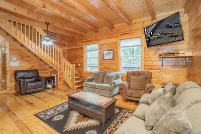 Image de 🌲Keaton's Nature Dream 🏔️Wooded Views, Hot Tub & Pool Table