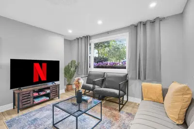 Image de Stylish 3 Br Apt w/ Free Parking, Wifi & Patio
