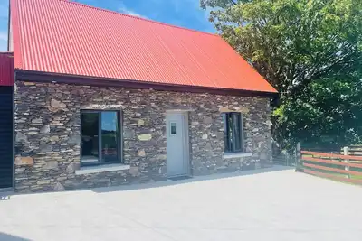 Image de A cosy cottage on our family farm, minutes from Conor Pass