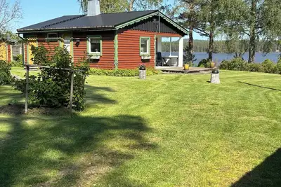 Image de Swedish house directly on the lake with boat ramp & boat