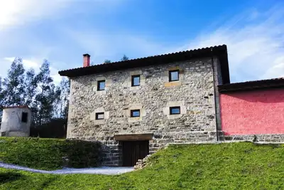 Image de Located in the mountains, in Lierganes and close to the beach. Pets are allowed.