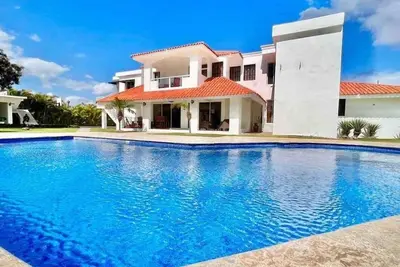 Image de 10 bedroom huge villa close to downtown