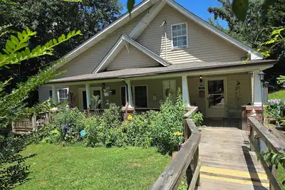 Image de Spacious 4. 5 bedroom house in charming Burnsville