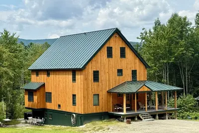 Image de Brand New: Beautifully Restored Timber Frame Barn w/ Hot Tub & Movie Theater