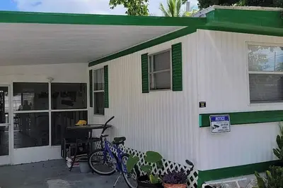 Image de Charming 46 ft lg canel ft 2-bed in delightful Little Torch Key with Rv hook up.
