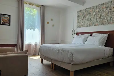 Image de La Suite Salagou, Hébergement de charme à 15 minutes de St Guilhem Le Désert.