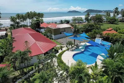 Image de Luxury Oceanfront Villa – Sleeps 10  Infinity Pool + Epic Views
