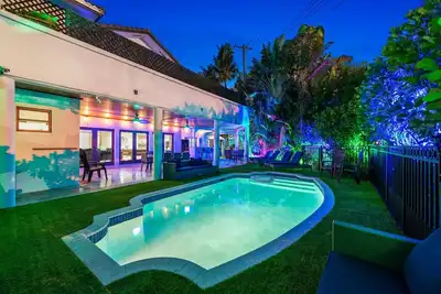 Image de Fun and Inviting Waterfront Villa