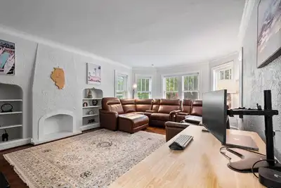 Image de Lincoln Square Sunny 3br-1Bath Condo – Family-Friendly, Walk to Everything!
