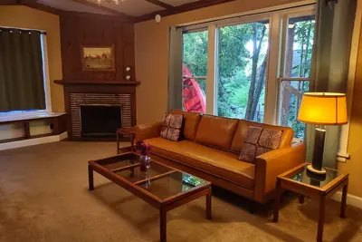 Image de Tranquil 2+-bedroom apartment in Portland