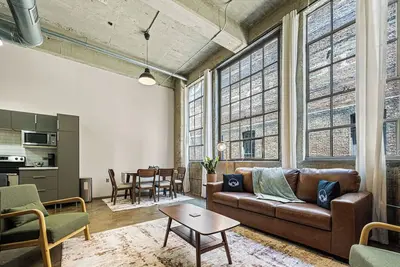 Image de New! Industrial-Chic Loft in Knoxville Old City - 2br + Nostalgic Arcade Games