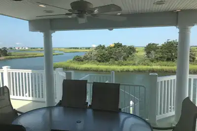 Image de Bayfront Beauty - Delightful 6-bedroom house with Ac in Avalon