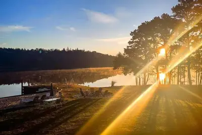 Image de Waterfront Retreat on Mullica River. Private Beach, Firepit, Kayaks.
