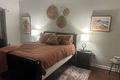 Image de Elegant 3br Retreat in Augusta – Stylish Comfort w/ Private Basketball Court