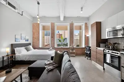 Image de Stunning Downtown Apartment | Pool, Laundry, Parking