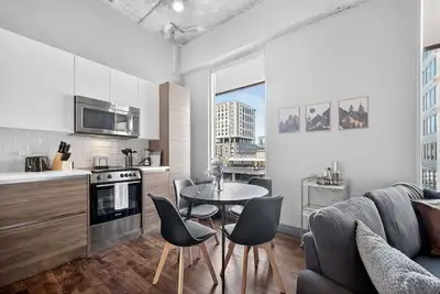 Image de Stunning Downtown Apartment | Pool, Laundry, Parking