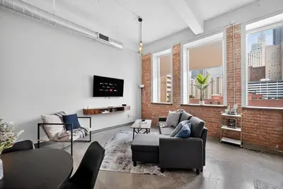 Image de Stunning Downtown Apartment | Pool, Laundry, Parking