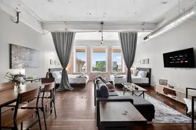 Image de Stunning Downtown Apartment | Pool, Laundry, Parking