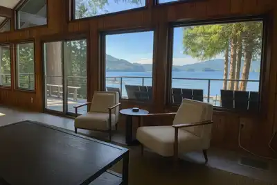 Image de Luxury Lakefront Gathering Place with Private Dock