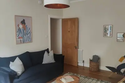 Image de Cosy apartment, beautifully designed, 20 minutes walk from city centre.