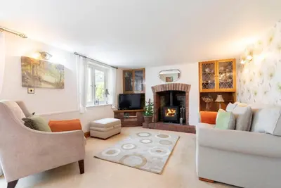 Image de A Quaint, Relaxing 3-Bed Cottage in Eastington