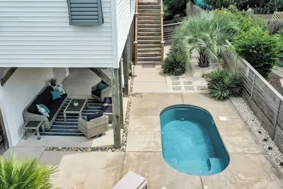 Image de Updated / 2min Walk to Beach/ Private Pool / Golf Cart / Lush Yard / Table Games