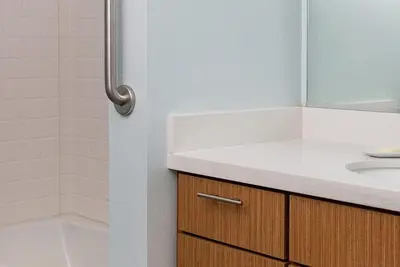 Image de Comfortable and spacious 2-bdrm suite within 2 miles of Disneyland