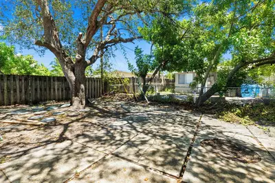 Image de Ftl Group Oasis: 3-Home Family Compound: Retro Arcade, Bbq & Near Beach