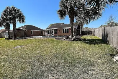 Image de Homesteaders Paradise: Furnished 5br/3ba w/ pool, xlarge yard near Nas Pensacola