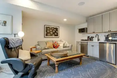 Image de New two room apartment close to stadium and downtown on a park