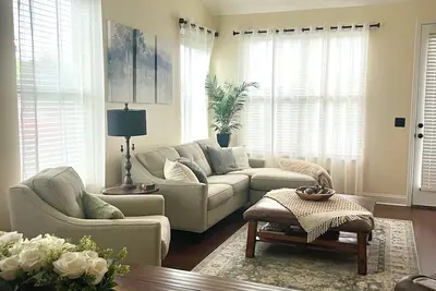 Image de Spacious 3-bedroom townhome in desirable Tollgate Village.