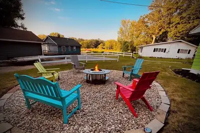 Image de Newly renovated 2-bedroom Lakehouse in Edwardsburg - 11 miles from Nd